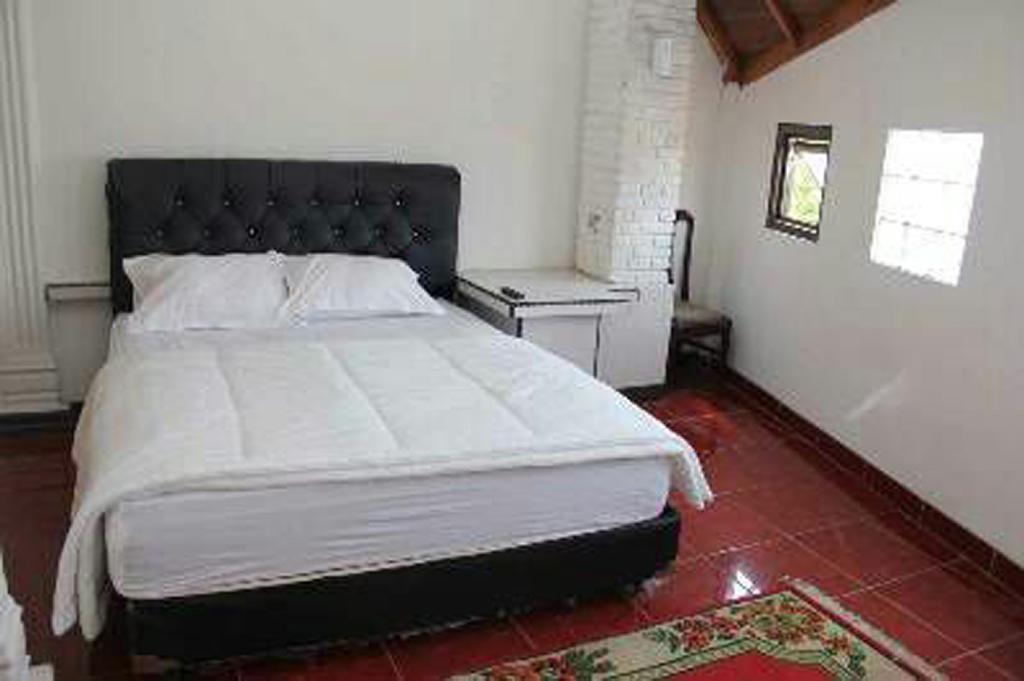 Pele Guesthouse Bandung Exterior foto