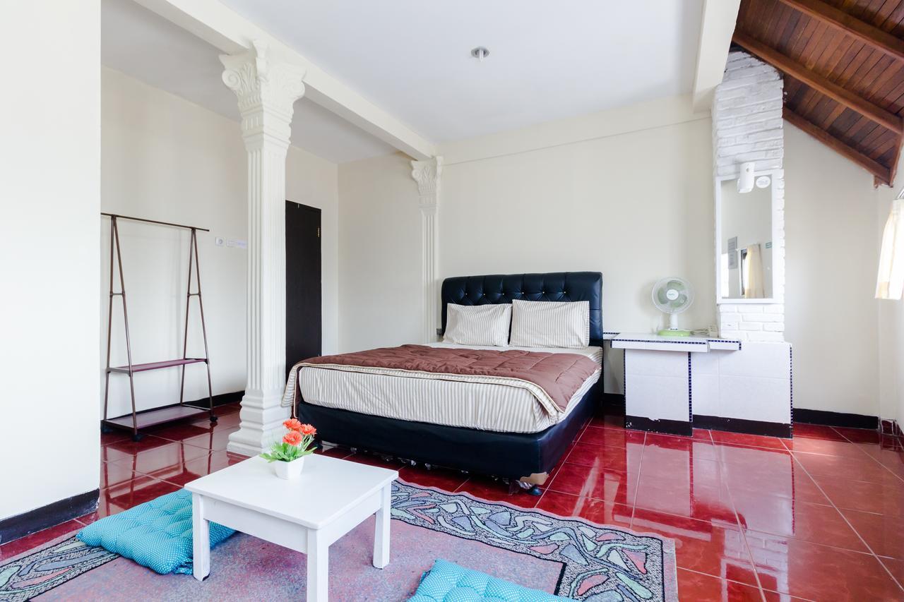 Pele Guesthouse Bandung Exterior foto