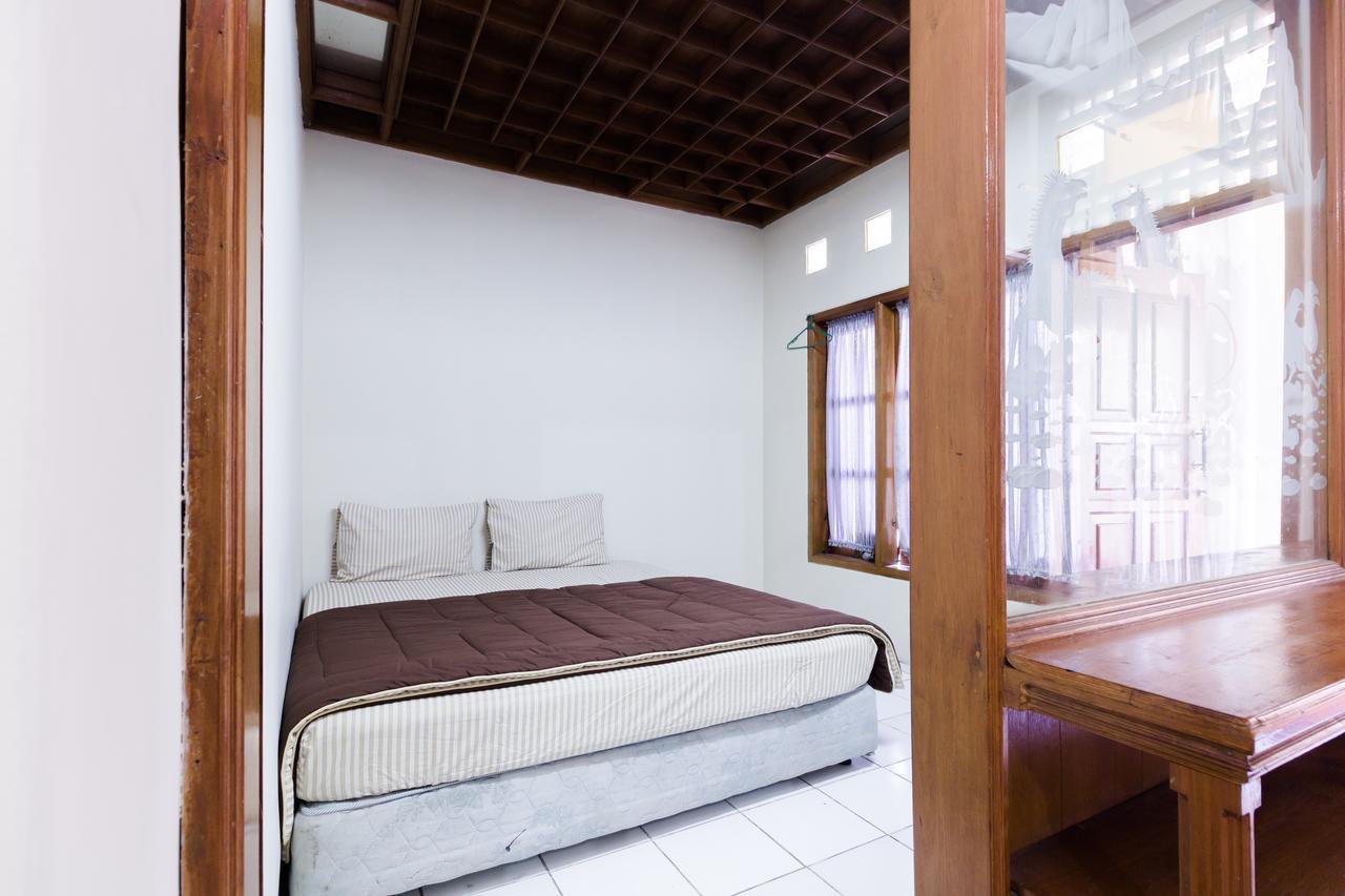 Pele Guesthouse Bandung Exterior foto